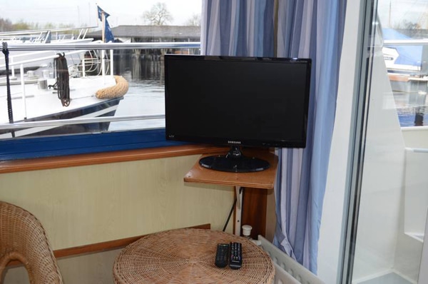 TV Motoryacht Safari Houseboat 1050