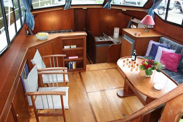 Salon Motoryacht Tyvano 1340 Surrender