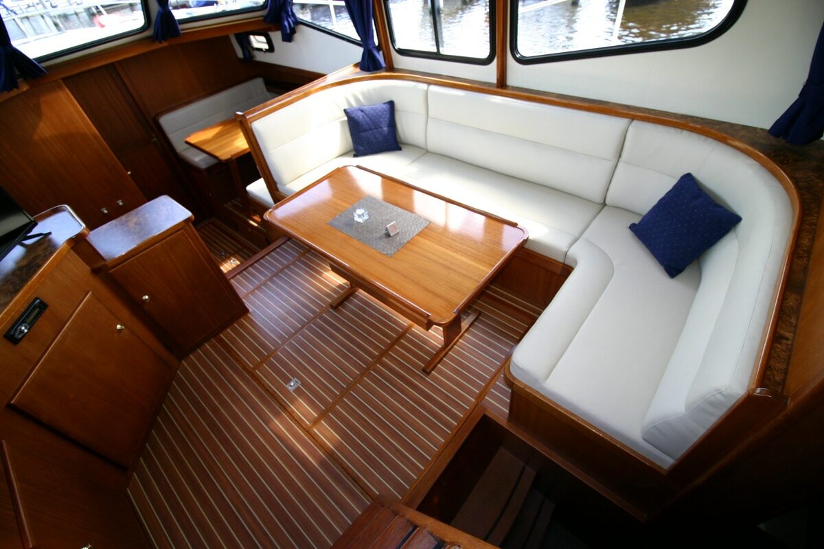 Salon Motoryacht Vacance 1200 Amazone