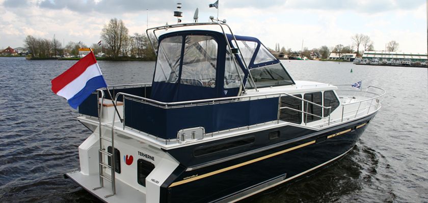 Heckansicht Motorboot Vacance 1200 Helios