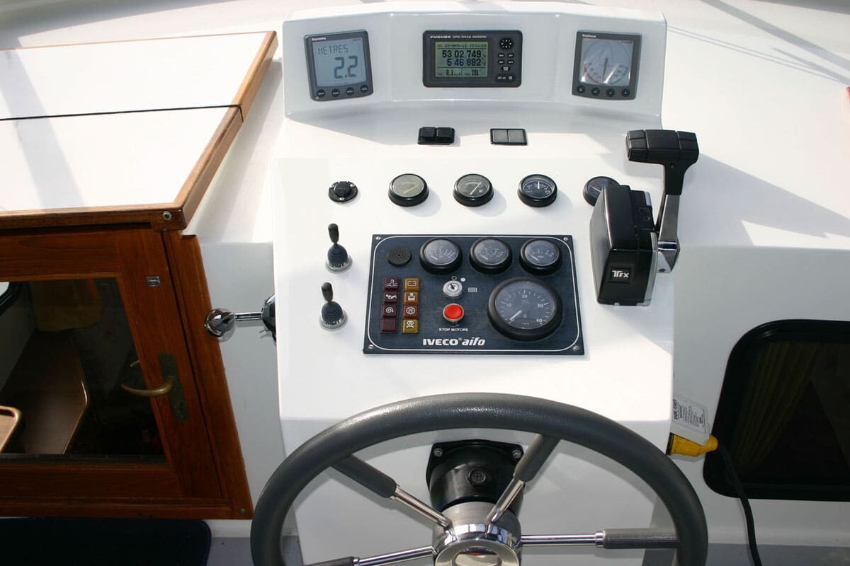 Steuerstand Motoryacht Vacance 1400 Similor
