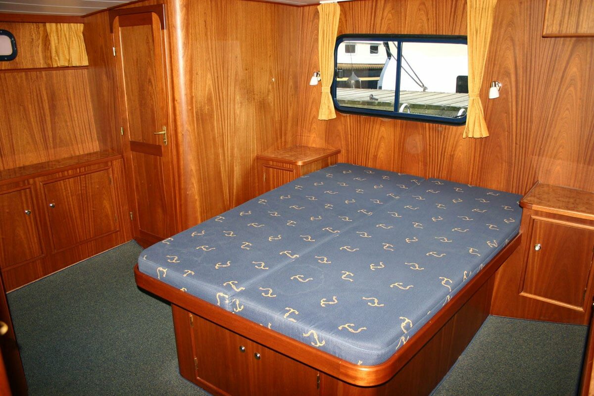 Schlafkabine Doppelbett Motorboot Valk Content 1300 Donau