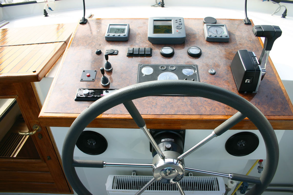 Cockpit Motoryacht Valk Voyager 1450 Maxima