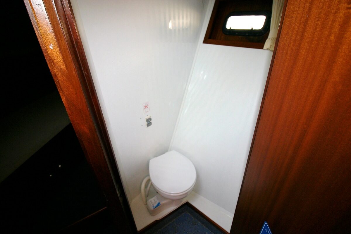 Toilette Bug Motoryacht Valk Voyager 1450