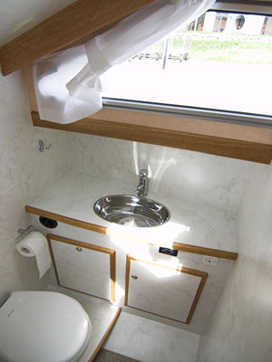 WC und Waschbecken auf Gruno 33 Sport
