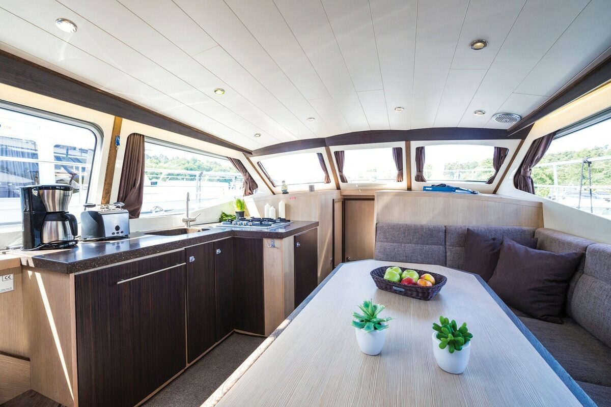 Wohnen an Bord der Motoryacht