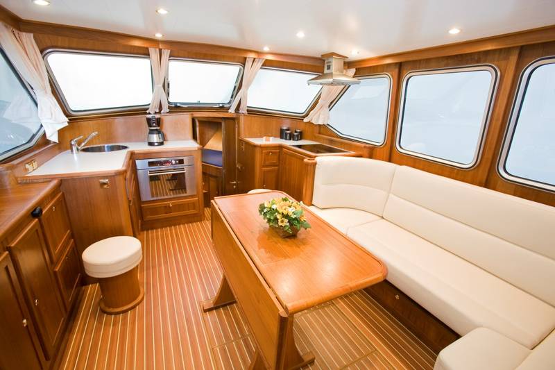 Wohnbereich Motoryacht DeLuxe 42