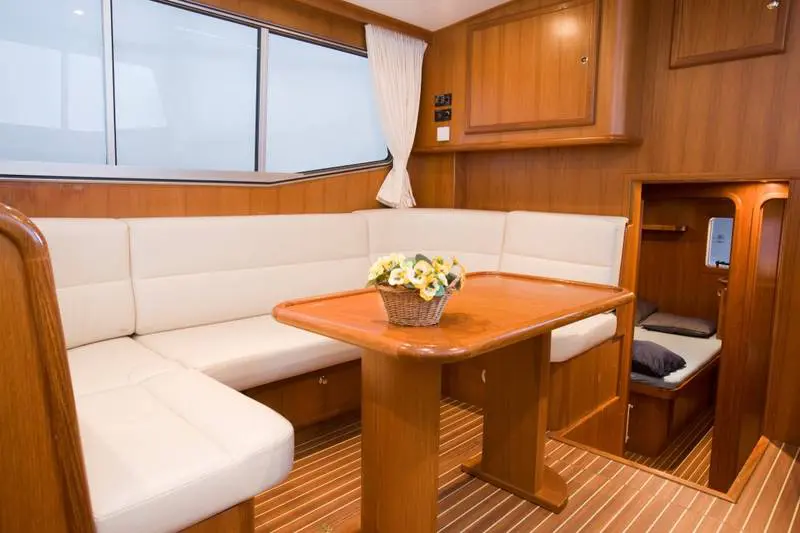 Wohnbereich Motoryacht Advantage 42 Drait 77
