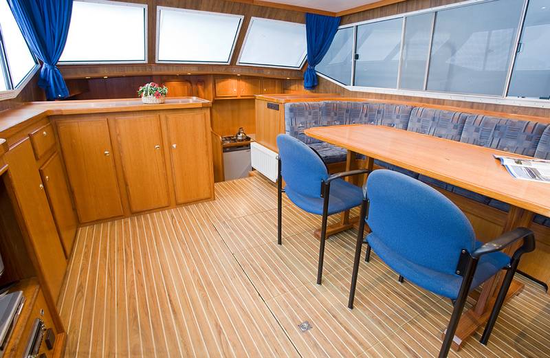 Wohnbereich Motorboot Renal 50 Pilot