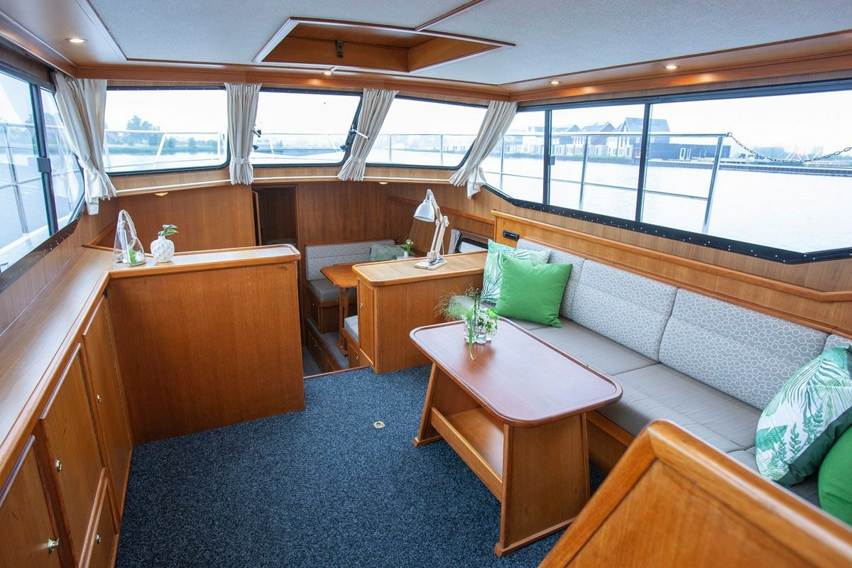 Salon der Motoryacht Irnzor 1070