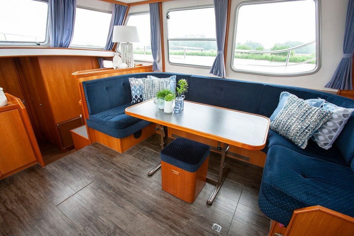 Wohnbereich Motoryacht Pedro Levanto 44