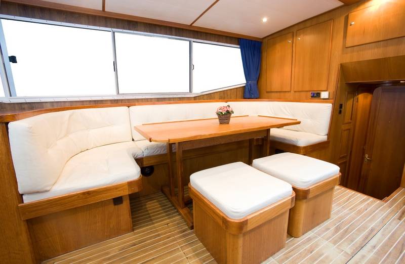 Sitzecke mit Tisch Motoryacht Renal 50 Drait 33