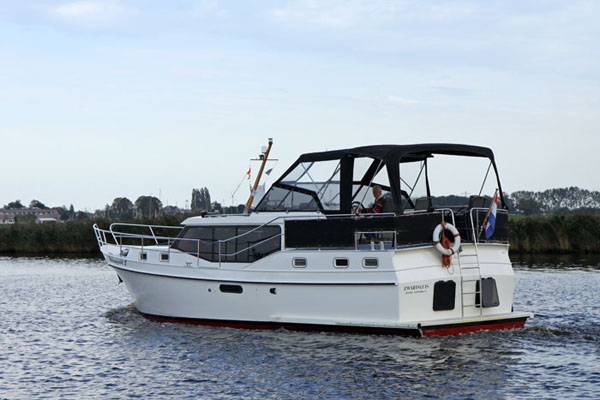 Heckansicht Motorboot Wolvenjacht 14