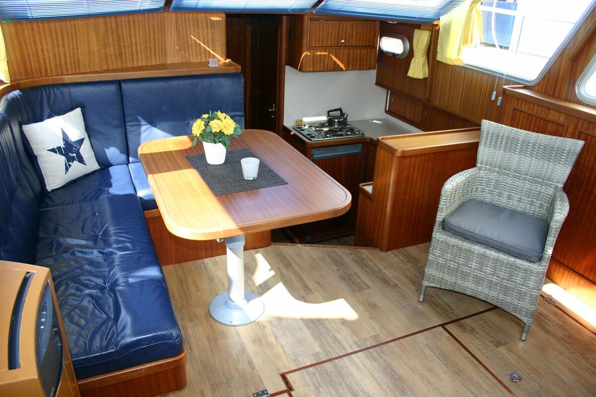 Wohnbereich Motoryacht Zuiderzee 35 Moselle