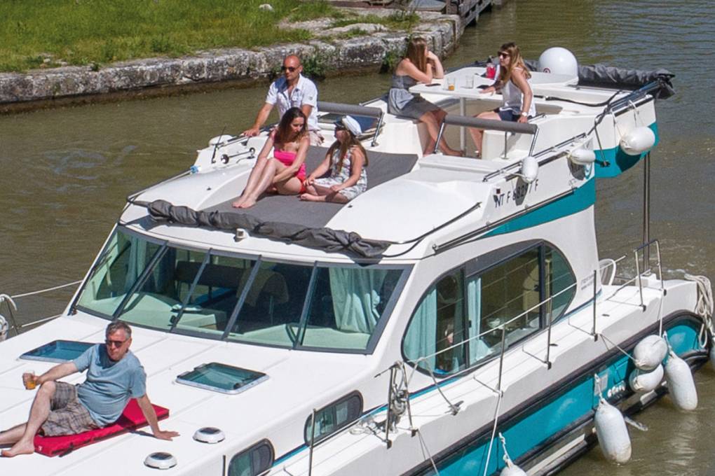 Sonnendeck Stimmung an Bord Quattro Fly