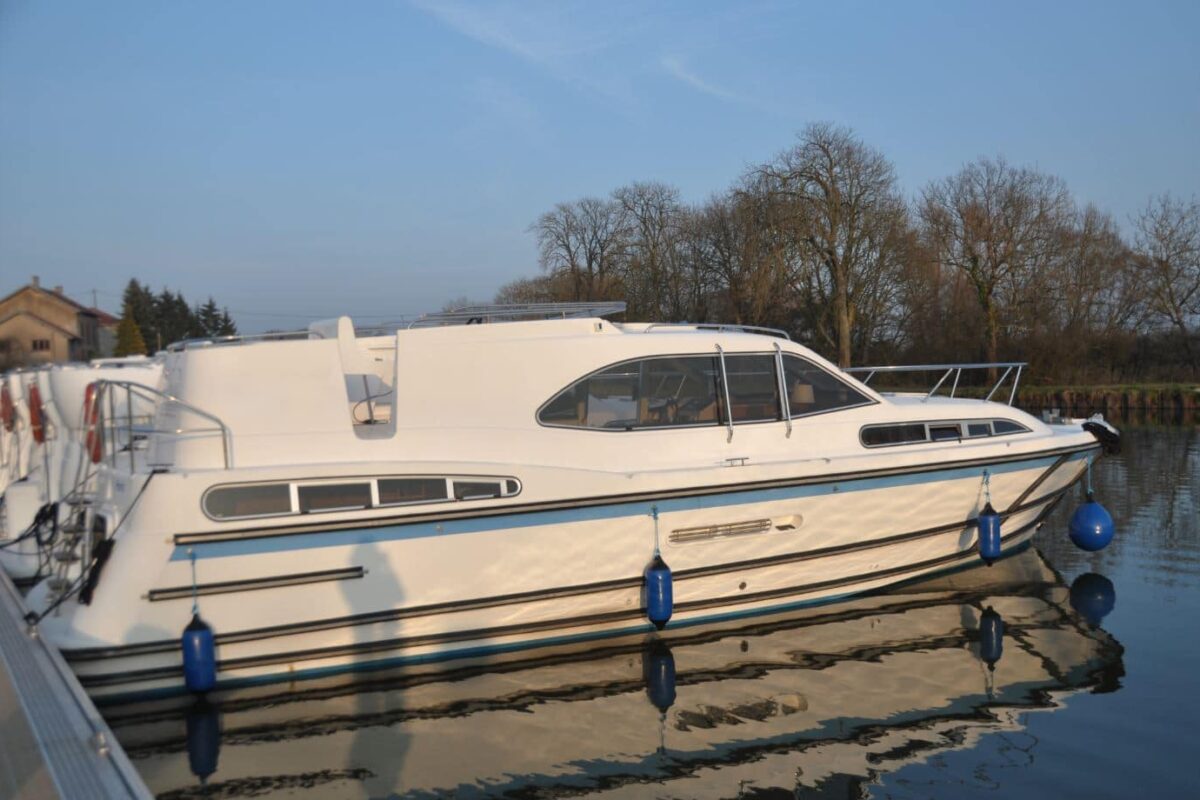 Seitenansicht Europa 500 Boot