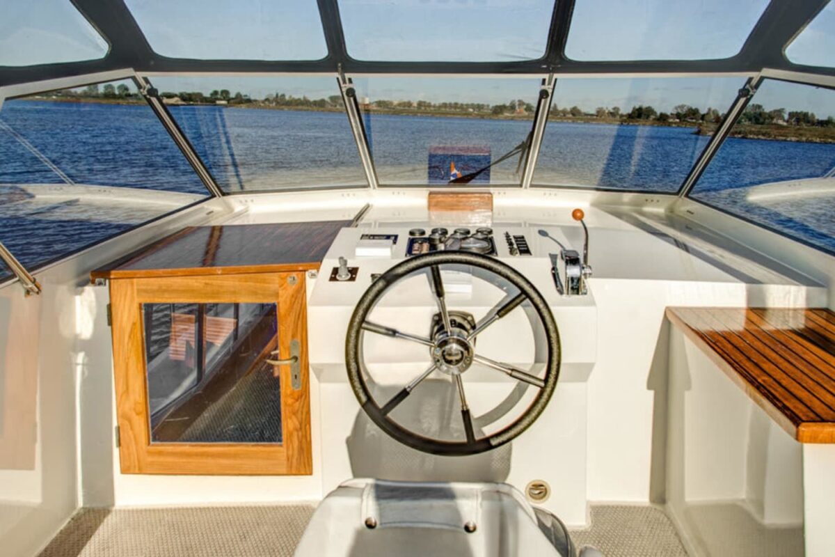 Außendeck mit Steuerstand Motoryacht Tauris