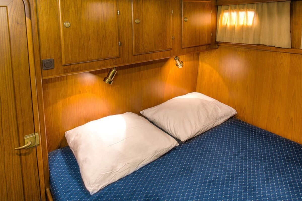 Heckkabine mit Doppelbett Motoryacht Tauris