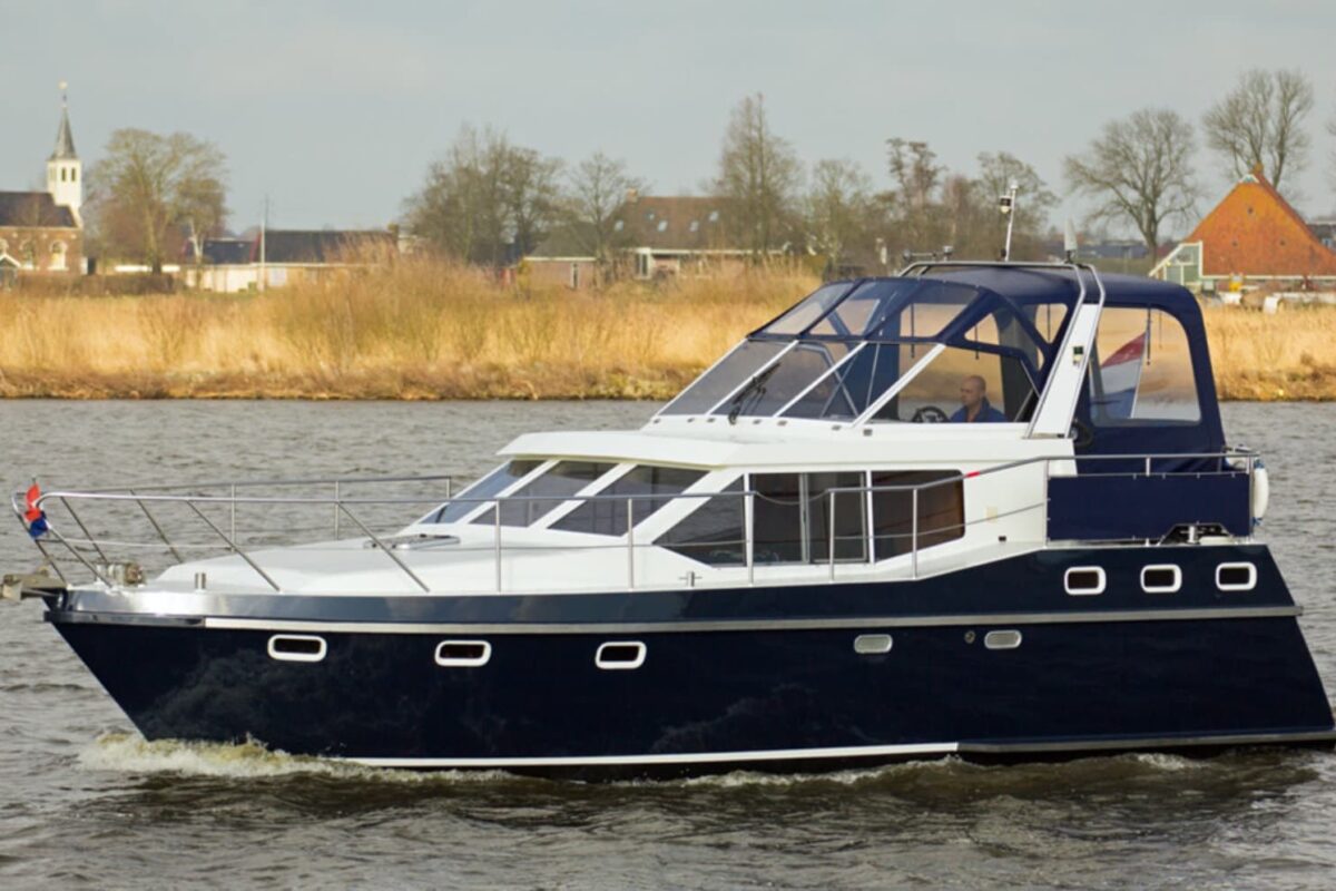 Außenansicht Motorboot Tauris Holland