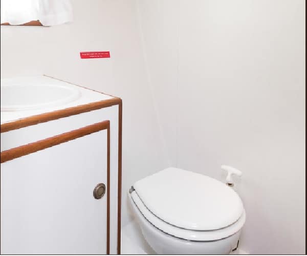 Toilette Motorboot Tauris