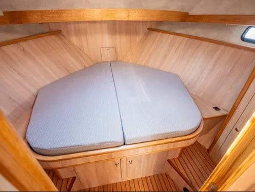 Bugkabine mit Doppelbett auf Melanie
