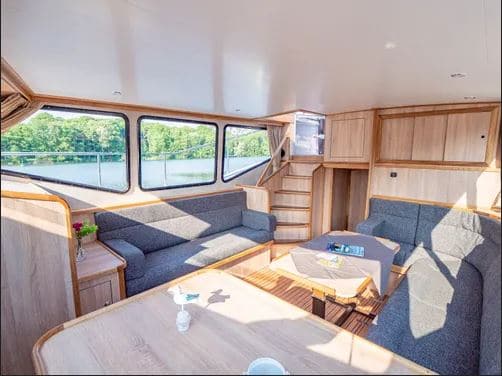 Salon und Tisch Boot Melanie