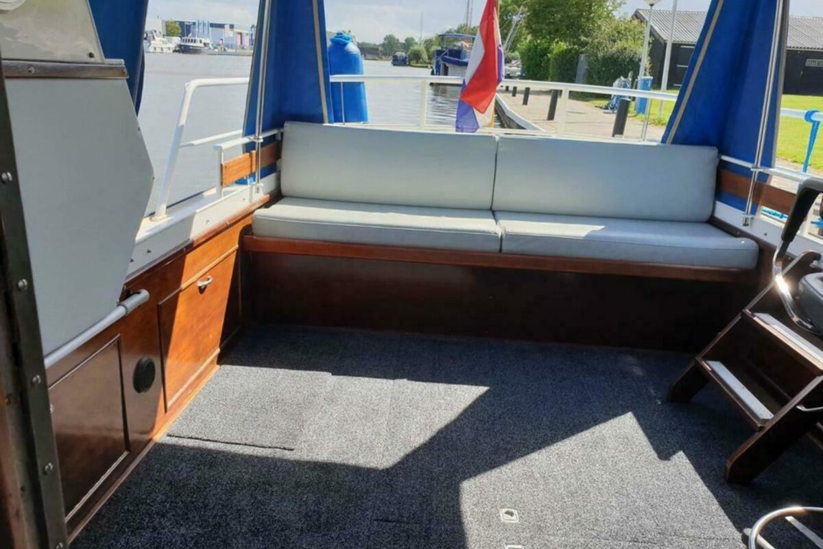 Sitzbank im Heckbereich Boot Mimosa