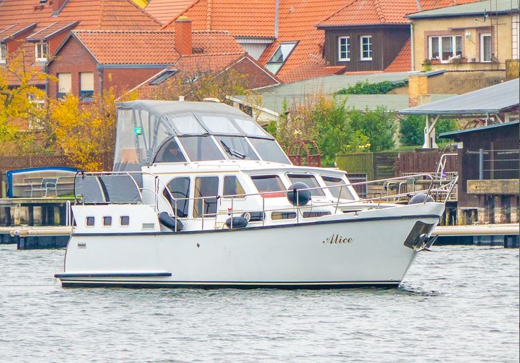 Motoryacht Pedro Skiron 35 AK - Yachtcharter Schulz