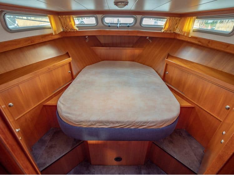 Bugkabine mit Doppelbett auf Pedro Skiron 35