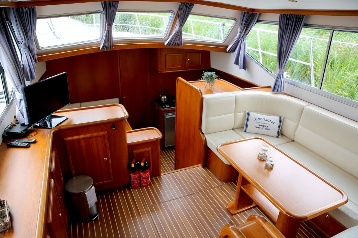 Salon Mercurius Motoryacht