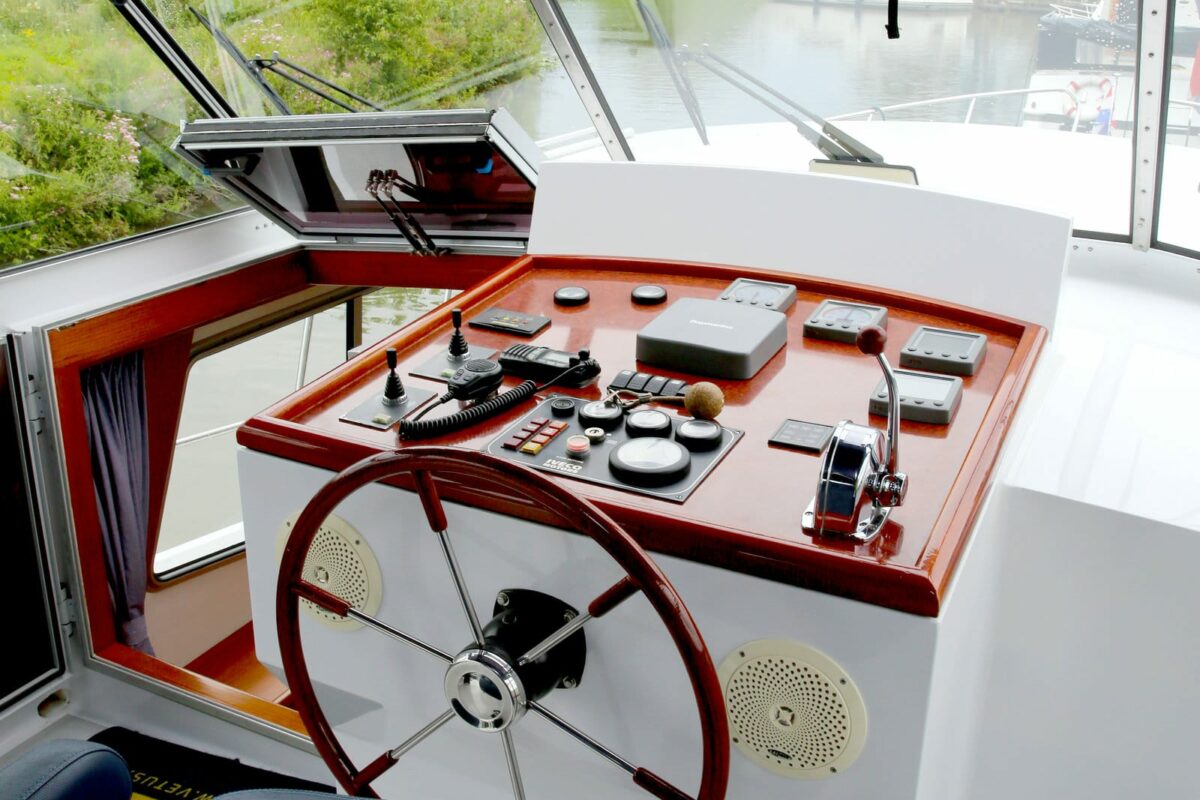 Außensteuerstand Motorboot Mercurius