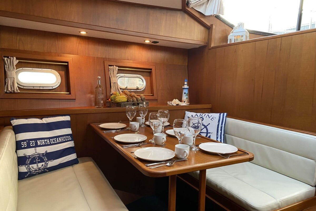 Sitzecke mit Tisch Motorboot Atlas