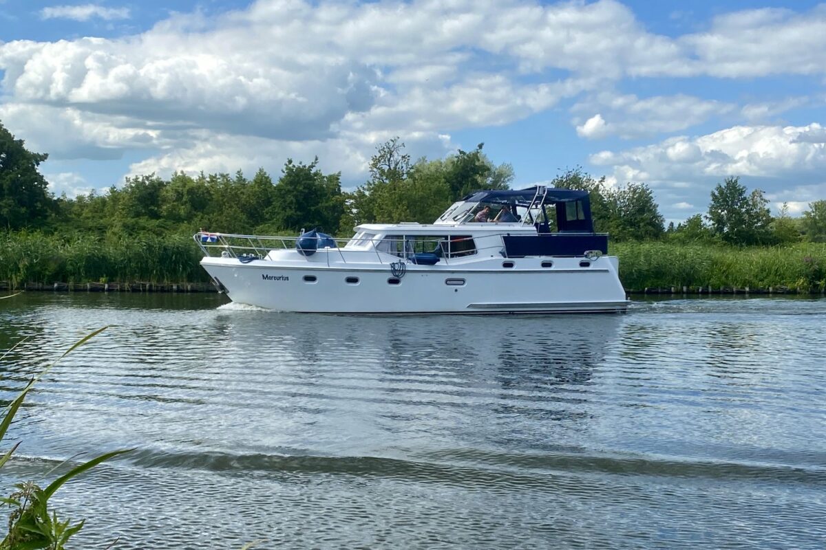 Motoryacht Mercurius - Yachtcharter Huibers