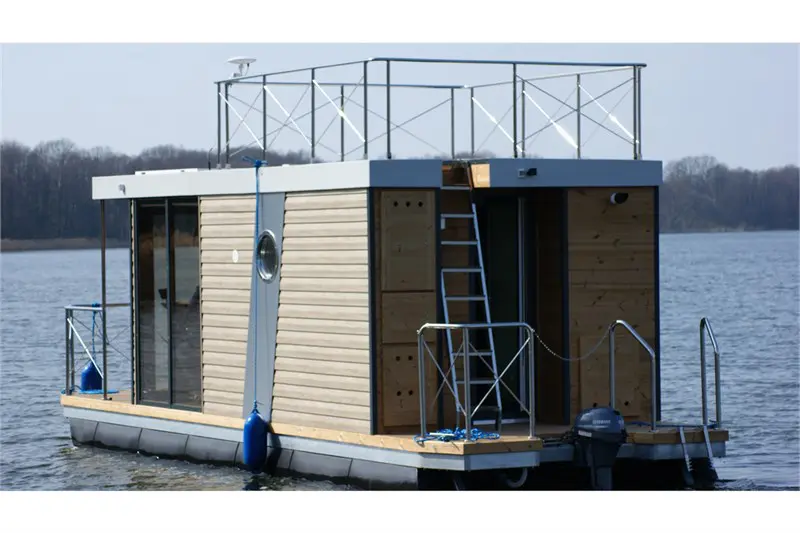 Rückseite Bungalowboot Campi 300