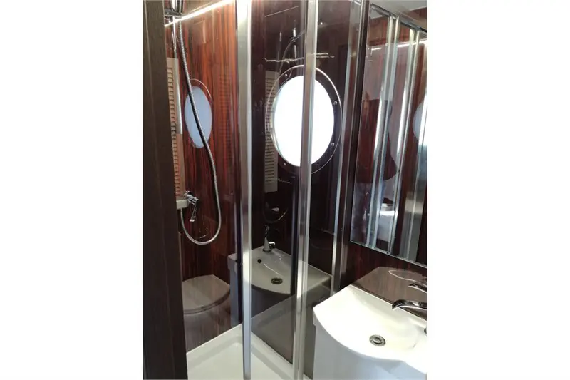Dusche Bungalowboot Campi 300