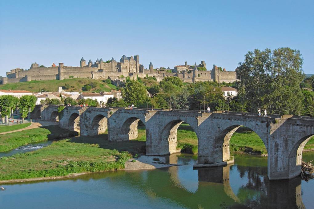 Carcassonne auf Bootsurlaub Canal du Midi besichtigen