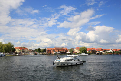 Hausboot Caprice unterwegs in Mecklenburg