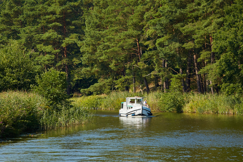 Hausboot auf der Havel bei Bredereiche, Brandenburg