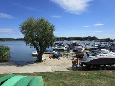 Hafen in Ungarn für Bootsfahrten Theiss