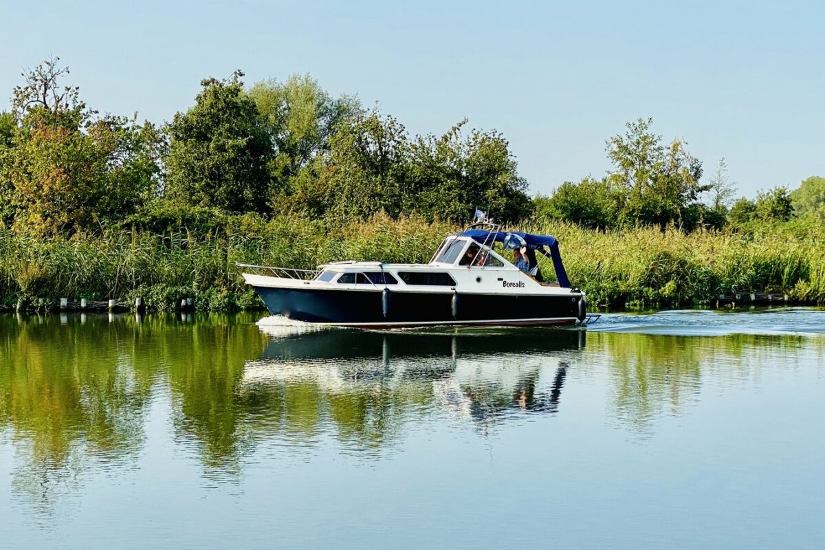 Motoryacht Borealis - Yachtcharter Huibers