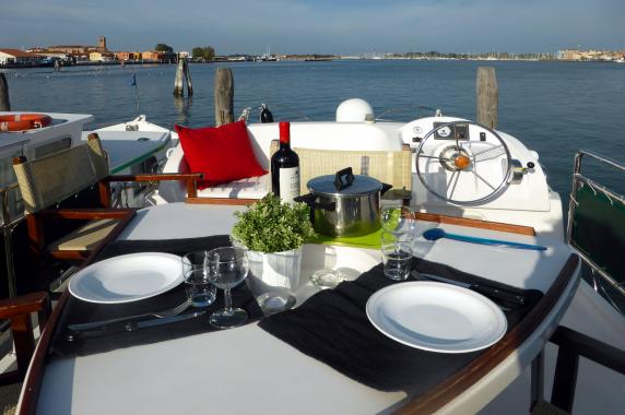 Essen an Deck der Tip Top