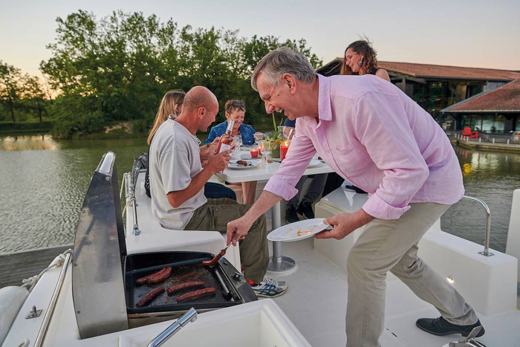 Grillen auf Octo Fly Hausboot