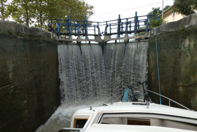 Clipper Boot in der Schleuse Midi