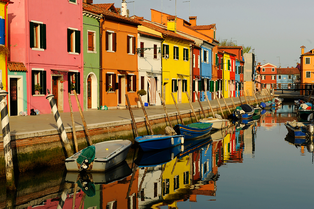 Lagune von Venedig bunte Häuser
