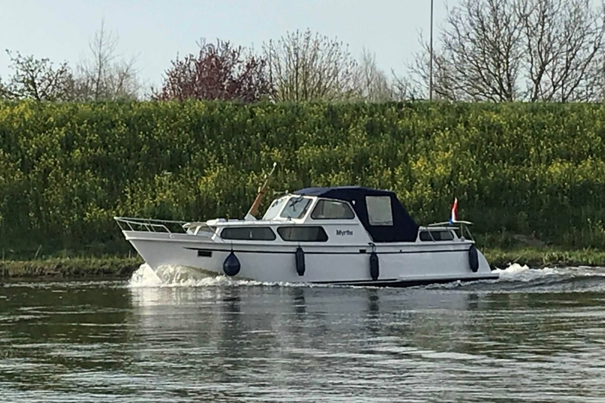 Motoryacht Myrthe - Yachtcharter Huibers