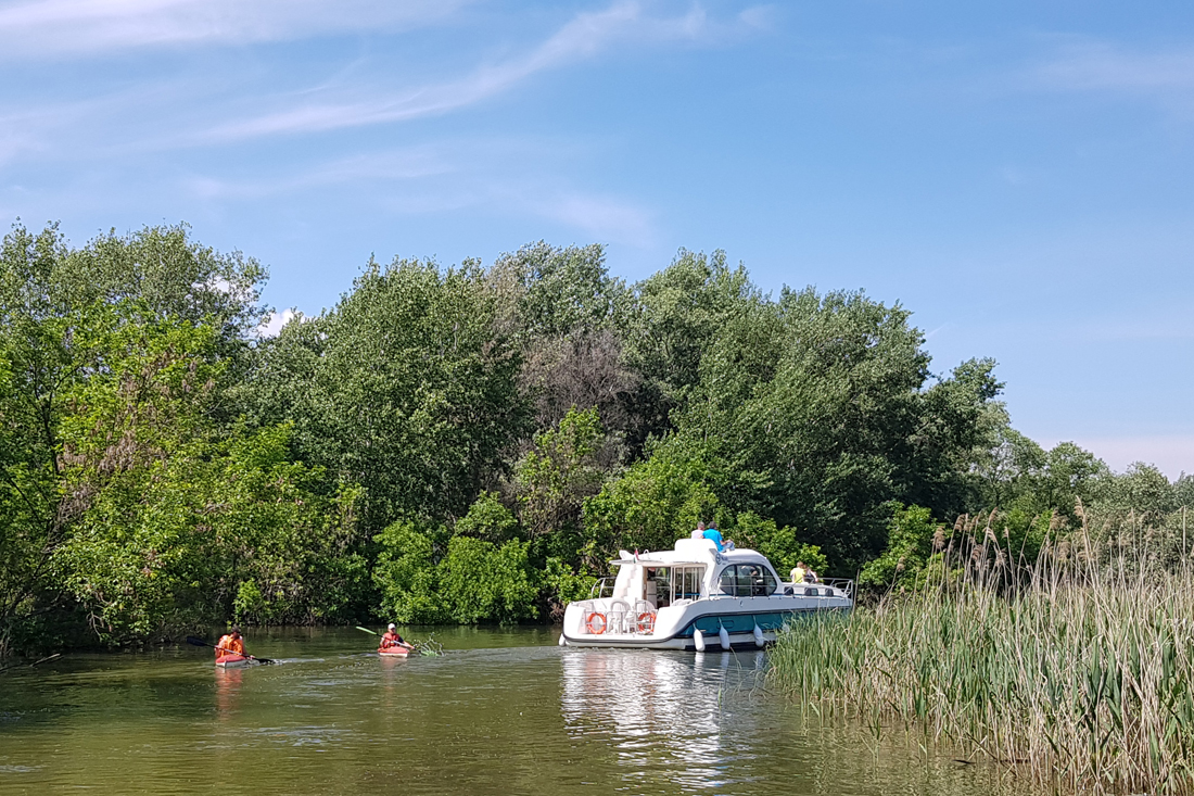 Nicols Hausboot Theiss in Ungarn mieten