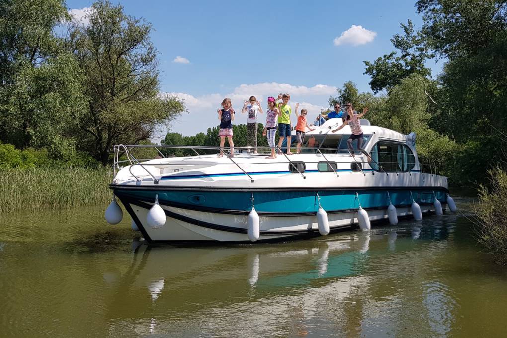 Hausboot Nicols an der Theiss - Kinder an Bord