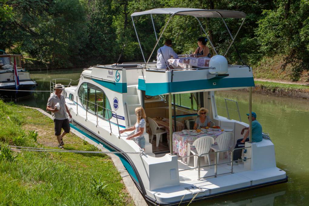 Nicols Quattro Fly am Ufer angelegt