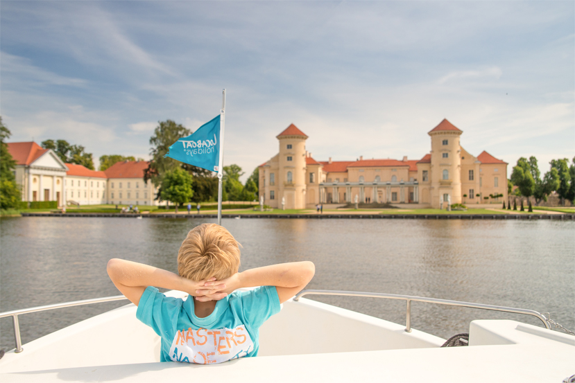 Penichette Hausboot vor Rheinsberger Schloss