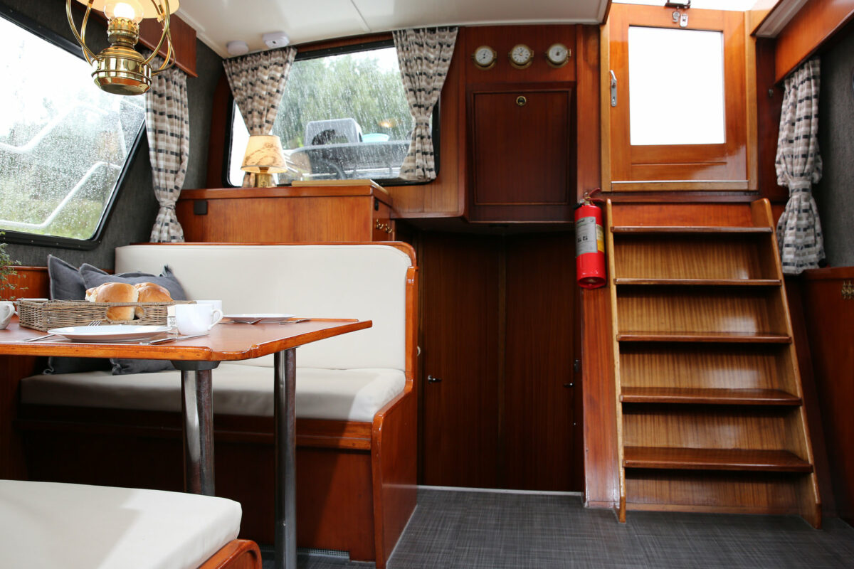 Salon mit Zugang zum Sonnendeck Motorboot Larissa